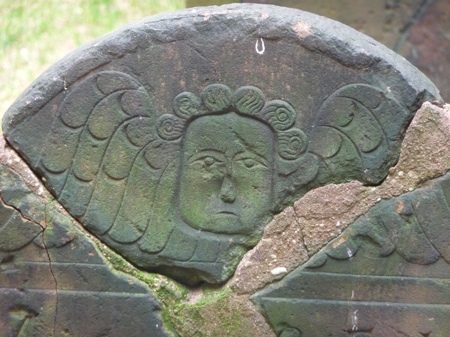 Carved angel of Trinity Church Cemetery  P1020449
