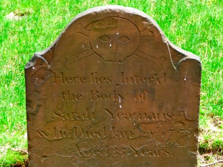 Carved angel of Trinity Church Cemetery  P1020462