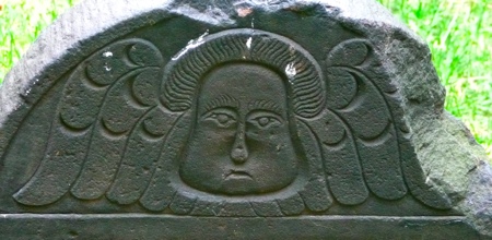 Carved angel of Trinity Church Cemetery  P1020464