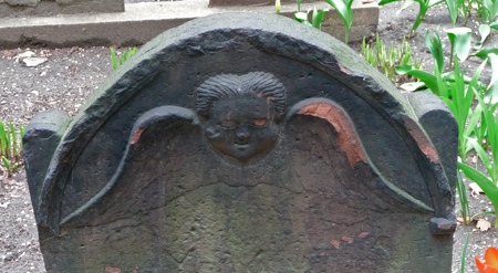 Carved angel of Trinity Church Cemetery  P1020497