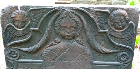 Carved angel of Trinity Church Cemetery  P1020499