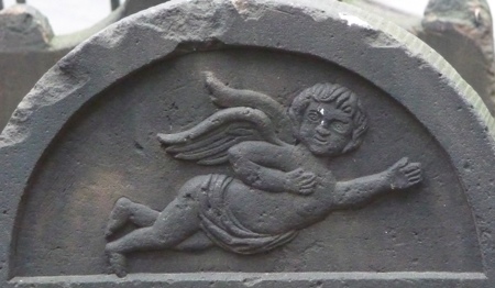 Carved angel of Trinity Church Cemetery  P1020509