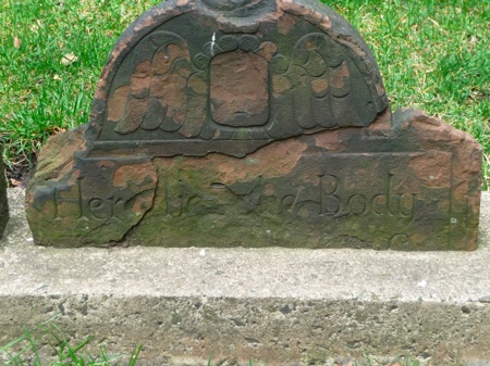 Carved angel of Trinity Church Cemetery  P1020525