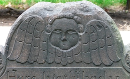 Carved angel of Trinity Church Cemetery  P1020527