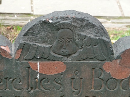 Carved angel of Trinity Church Cemetery  P1020531