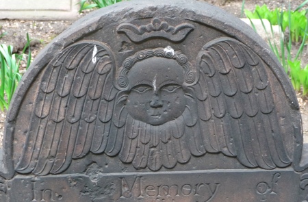 Carved angel of Trinity Church Cemetery  P1020542