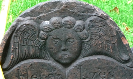 Carved angel of Trinity Church Cemetery  P1020572
