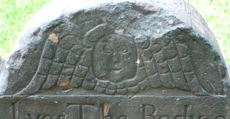 Carved angel of Trinity Church Cemetery  P1020599