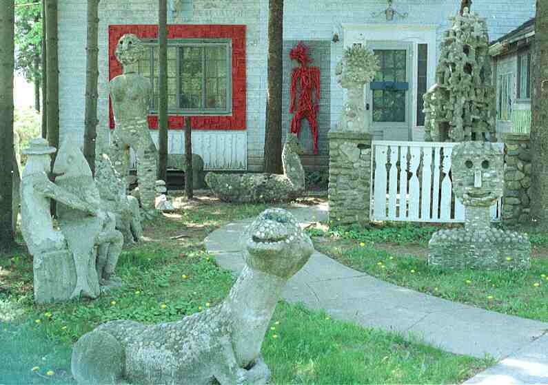 46K JPG of  Nohl front yard sculptures