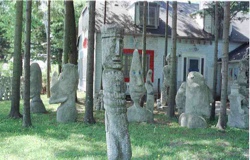 46K JPG of Nohl yard sculpture