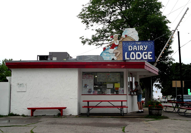 Roadside Art: Dairy Lodge