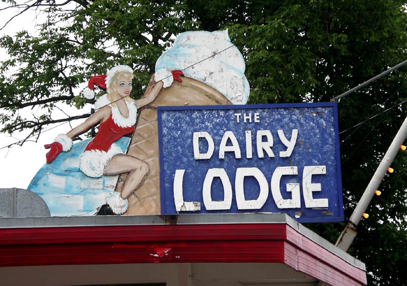 Roadside Art: Dairy Lodge