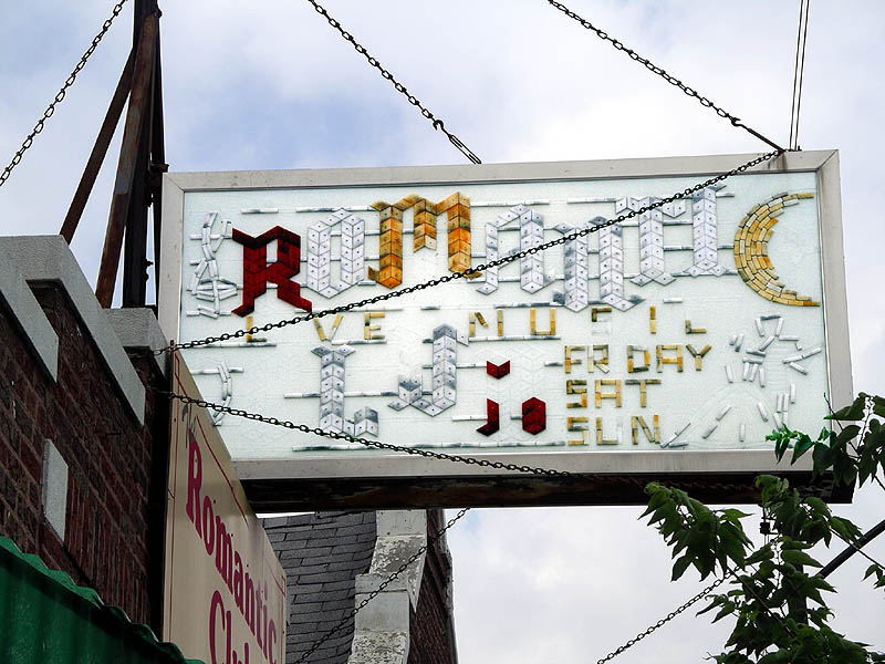 Roadside Art: Romantic Club on Pulaski