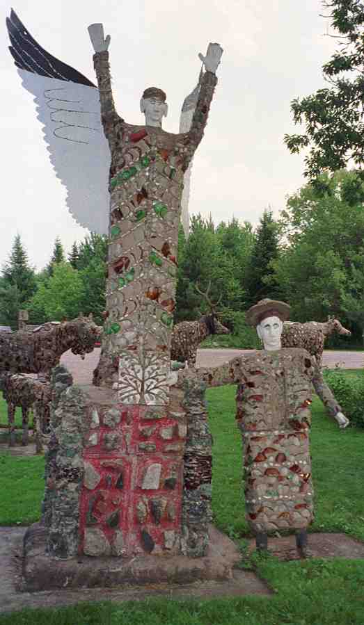 42K JPG of Fred Smith sculpture