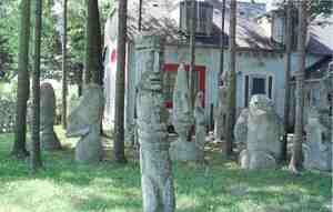 Mary Nohl yard sculpture