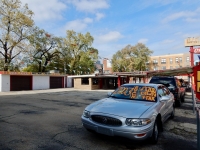 Mid-Century Modern structure at Car Town, Western Avenue near Chicago Avenue, Chicago.-Roadside Art