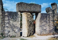 Mini color view of 9-ton gate at  Coral Castle, Homestead, Florida, postcard