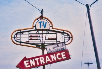 Dead sign: T-V, Entrance
