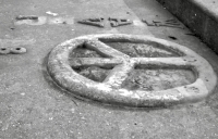 Peace symbol relief, Weaver, 1968. Chicago lakefront stone carvings, between Foster Avenue and Bryn Mawr. Before 2003