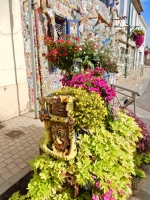 Sidewalk detail outside Danielle Jacqui's House of She Who Paints in Rocquevaire⁩, France.