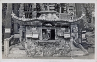 Ticket booth for Little Bit O' Heaven, Davenport, Iowa, postcard