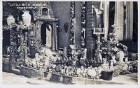 Totem poles and rock garden, Little Bit O' Heaven, Davenport, Iowa, postcard