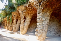 Arcade's leaning pillars, Antoni Gaudí's Park Güell, Barcelona, Spain
