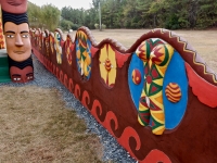 Pillar and wall, St. Eom's Pasaquan, 2016