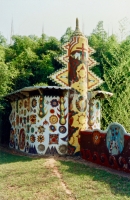 Tank building, St. Eom's Pasaquan, circa 1990