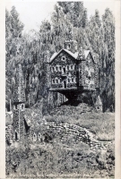 Pedestal building at Peterson's Rock Garden, between Bend and Redmond, Oregon, postcard