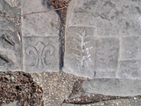 Exceptionally finely carved fleur-de-lis and oak leaves. Level 2. Chicago lakefront stone carvings, Promontory Point. 2005 Exceptionally finely carved fleur-de-lis and oak leaves. Level 2. Chicago lakefront stone carvings, Promontory Point. 2005