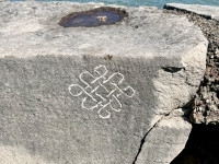 Symbol. Level 5, vertical. Chicago lakefront stone carvings, Promontory Point. 2023 Symbol. Level 5, vertical. Chicago lakefront stone carvings, Promontory Point. 2023