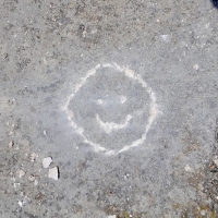 A simple smiley face carving contributed by a member of the public at the May 28 carving demo. Level 5. Chicago lakefront stone carvings, Promontory Point. 2022 A simple smiley face carving contributed by a member of the public at the May 28 carving demo. Level 5. Chicago lakefront stone carvings, Promontory Point. 2022