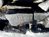 Bill Yexley (with inserted x), Rich. Chicago lakefront stone carvings, Rainbow Beach. 2019