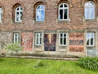 The Jan Matejko High School of Fine Arts in Nowy Wiśnicz has a wonderfully decorated facade