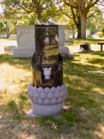 Rosehill grave marker: Modern decorated stone