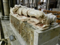 Robert Lord Hungerford, died 1459. Salisbury Cathedral. Note the dog's rope toy