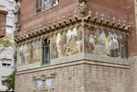 The story of the former Hospital de la Santa Creu i Sant Pau, told on a building