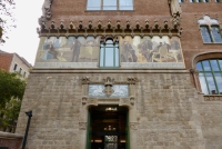 The story of the former Hospital de la Santa Creu i Sant Pau, told on a building