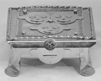 Stanley Szwarc stainless steel face box three cartoonish faces, front view