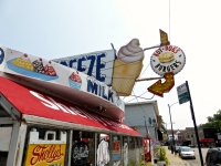 Multi-part food stand extravaganza at Shelly's Tasty Freeze, Lincoln at Winona, Chicago