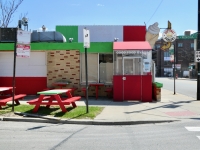 The husk of the multi-part food stand extravaganza at Shelly's Tasty Freeze, Lincoln Avenue at Winona The husk of the multi-part food stand extravaganza at Shelly's Tasty Freeze, Lincoln Avenue at Winona