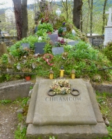 Some graves go full botanic