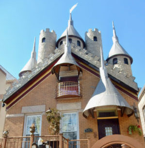 Front view of Alex Rico's art environment in Chicago's Bridgeport neighborhood